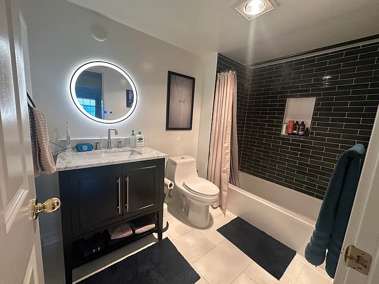 132 Ne 95th St #B202 - Photo 3 of 10