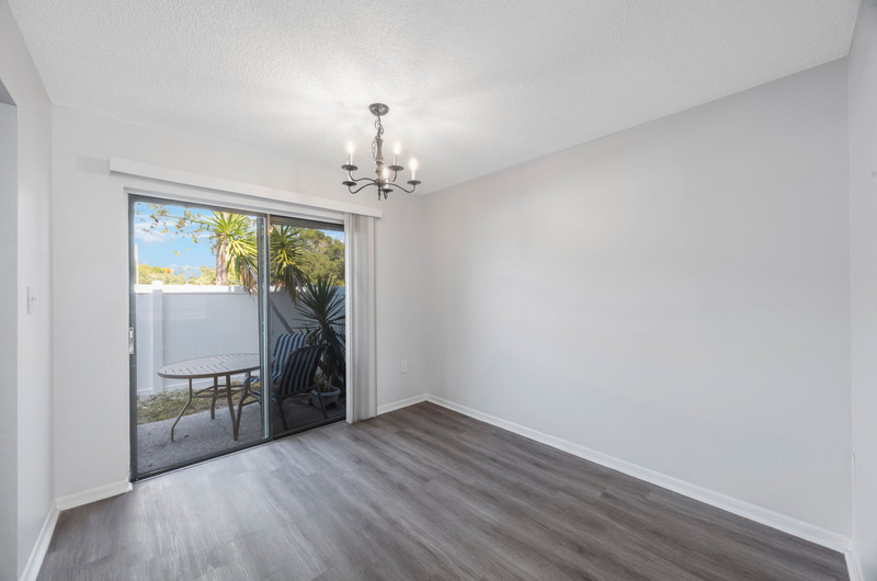 200 Westwood Ter N - Photo 3 of 13