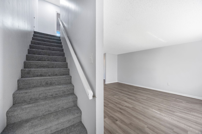 200 Westwood Ter N - Photo 6 of 13