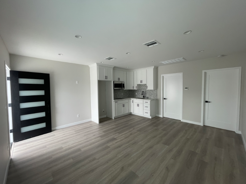 8683 Haddon Ave - Photo 4 of 15