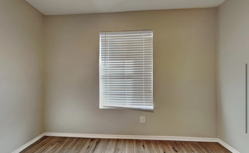 1501 Queens Brook Ln - Photo 5 of 7