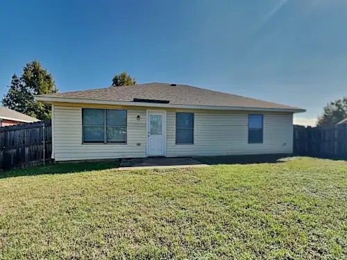 1501 Queens Brook Ln - Photo 6 of 7