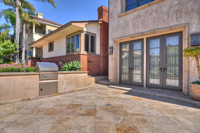 222 Iris Ave - Photo 4 of 20