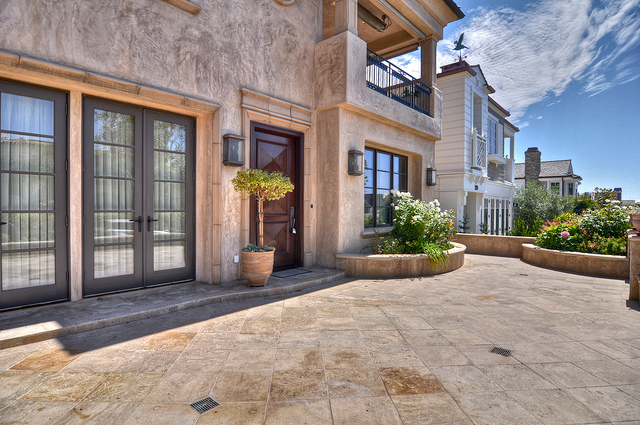 222 Iris Ave - Photo 5 of 20