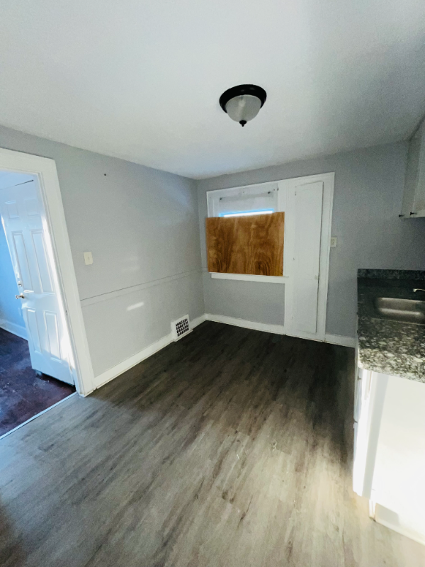 5520 Haverhill St - Photo 3 of 12