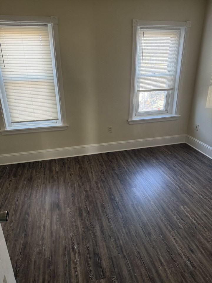 187 E 18th St #1 - Photo 2 of 10