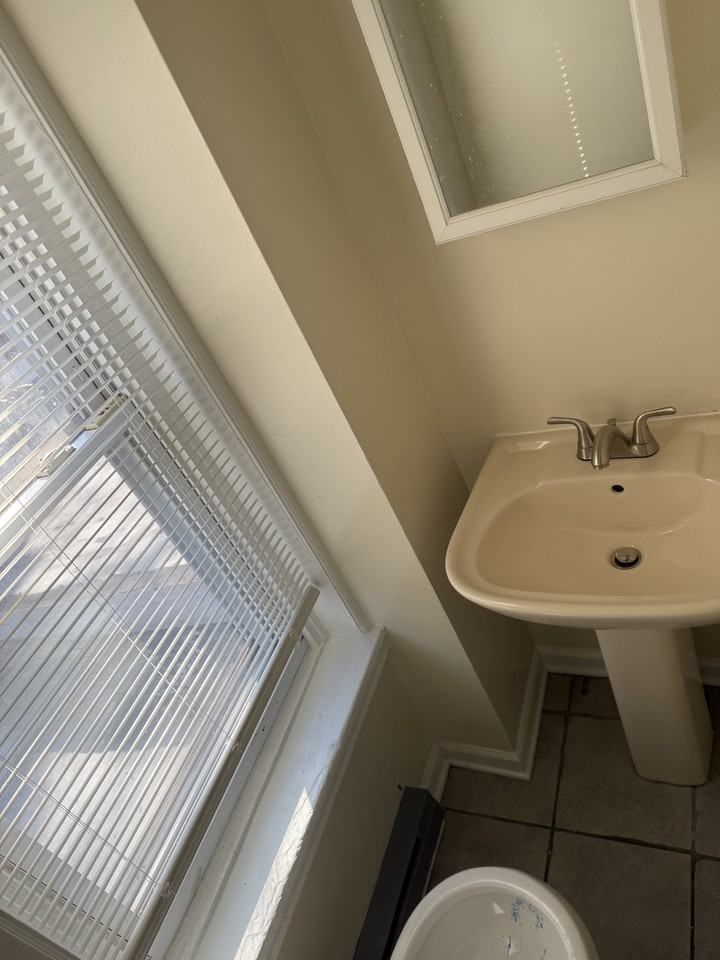 187 E 18th St #1 - Photo 6 of 10