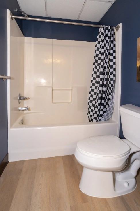 404 2nd Street - 4 Bedroom Unfurnished - Photo 3 of 4