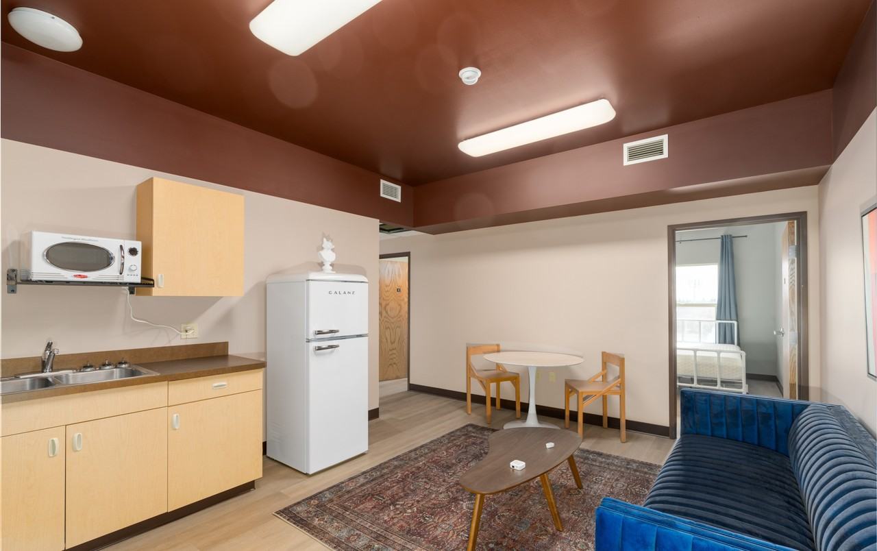 404 404 2nd Street - 1 Private - Photo 2 of 4