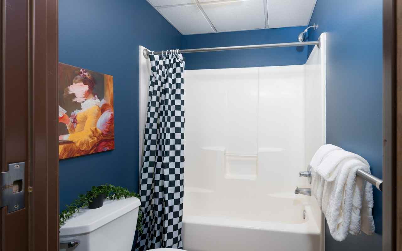 404 404 2nd Street - 1 Private - Photo 3 of 4