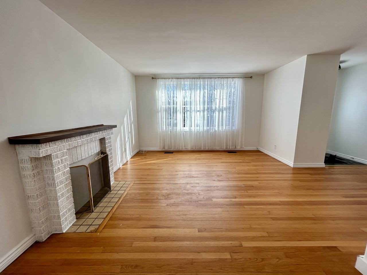 75 Cornwall Cres #MAIN - Photo 2 of 12