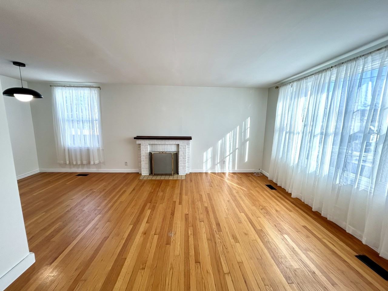 75 Cornwall Cres #MAIN - Photo 4 of 12