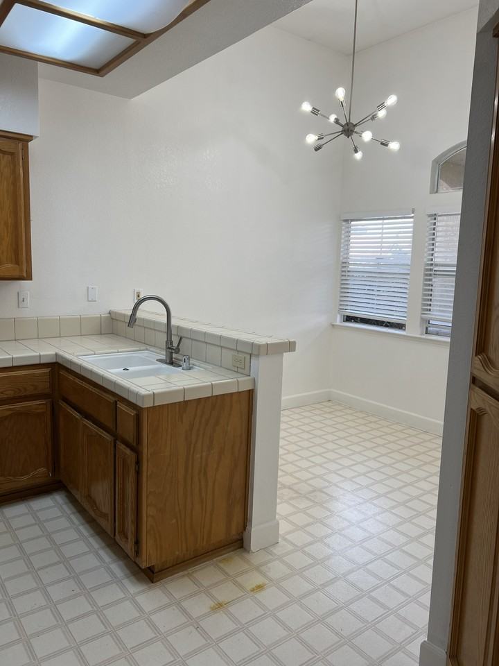 124 Camberwell Way #1 - Photo 7 of 11