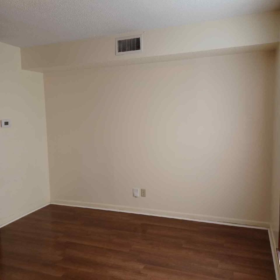 115 S Maple St #1 - Photo 4 of 5