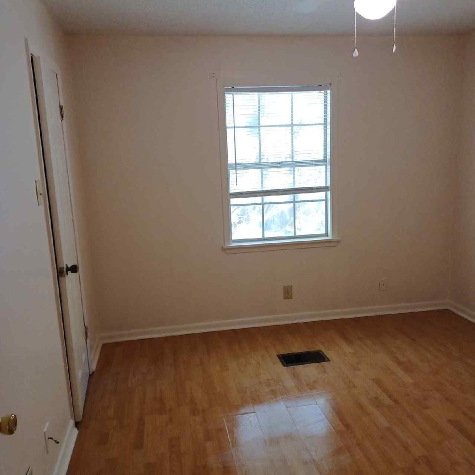 115 S Maple St #1 - Photo 5 of 5