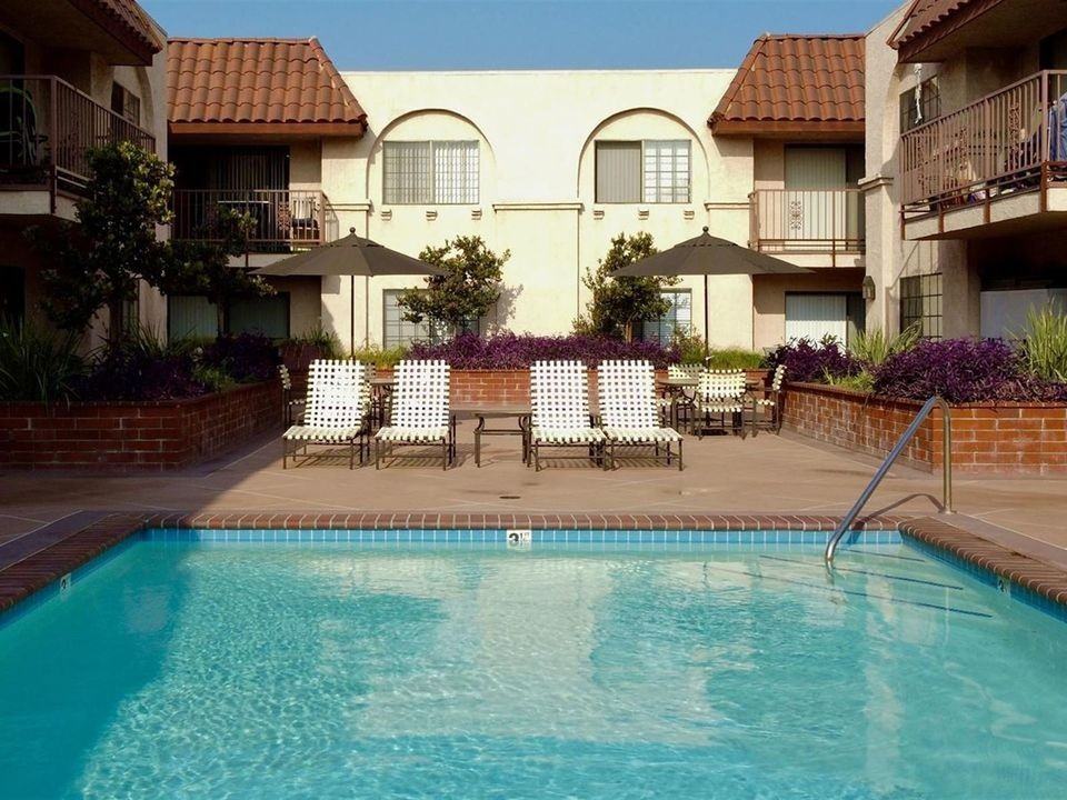 245 West Tujunga - Photo 3 of 36