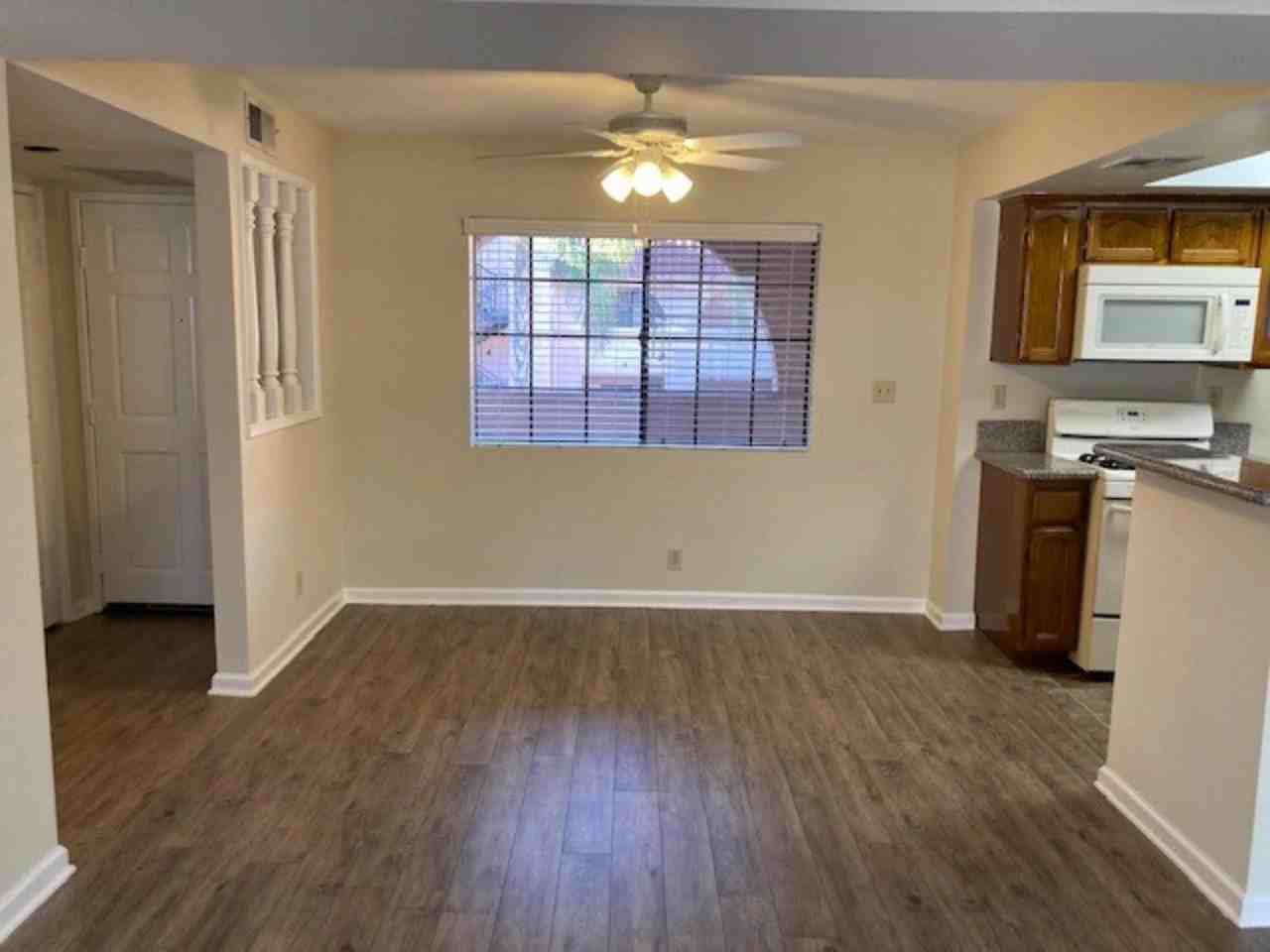 245 West Tujunga - Photo 4 of 36