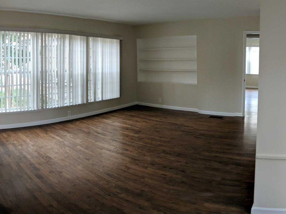 300-322 N. Hollywood Way - Photo 3 of 27