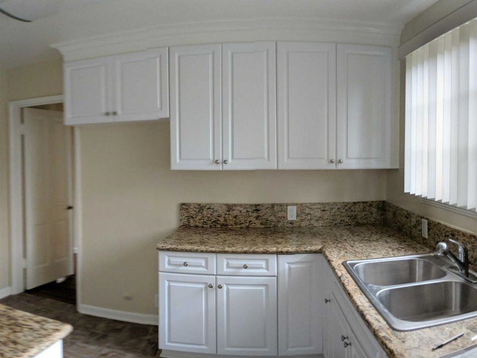 300-322 N. Hollywood Way - Photo 5 of 27