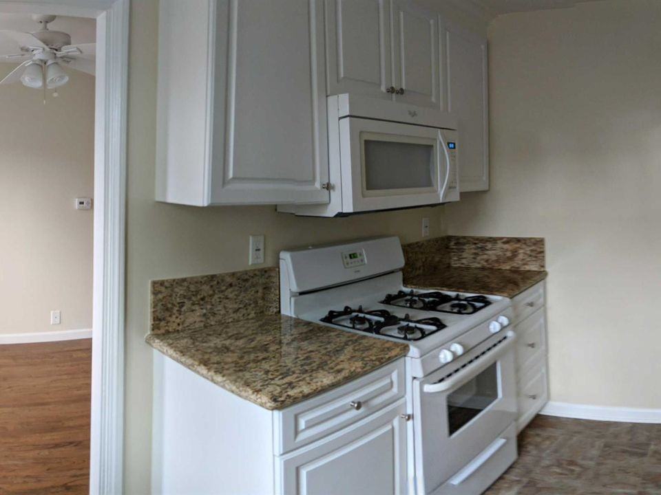 300-322 N. Hollywood Way - Photo 6 of 27