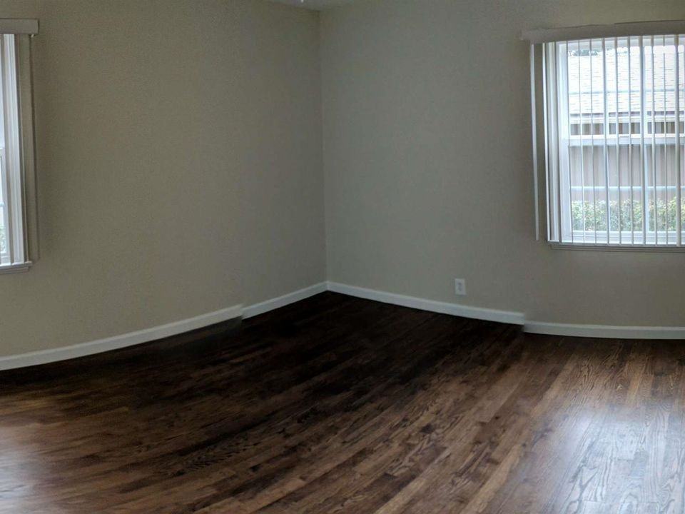 300-322 N. Hollywood Way - Photo 7 of 27