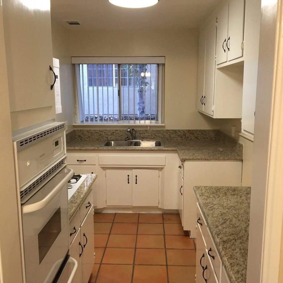 380 N Hollywood Way - Photo 4 of 13