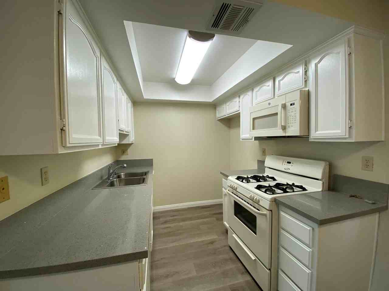 430 South Niagara Street - Photo 5 of 28