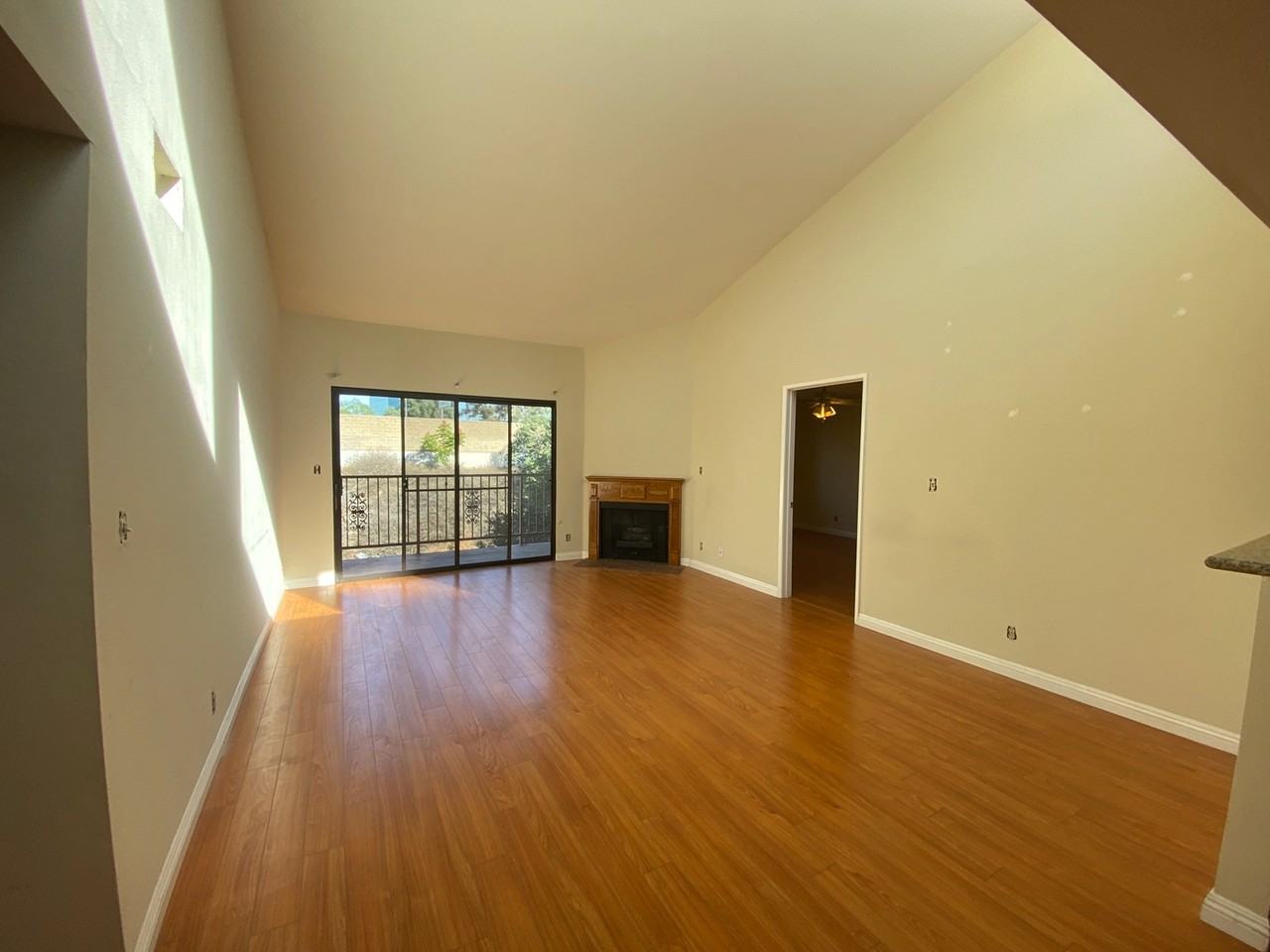 430 South Niagara Street - Photo 6 of 28