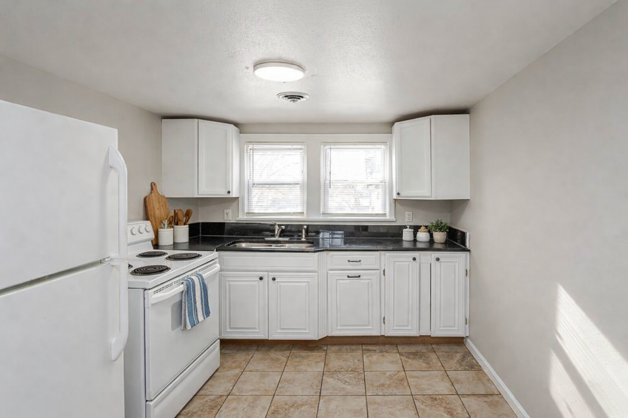 3836 Upton Avenue, Unit Upper - Photo 4 of 10