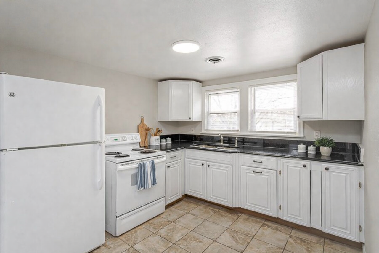 3836 Upton Avenue, Unit Upper - Photo 5 of 10