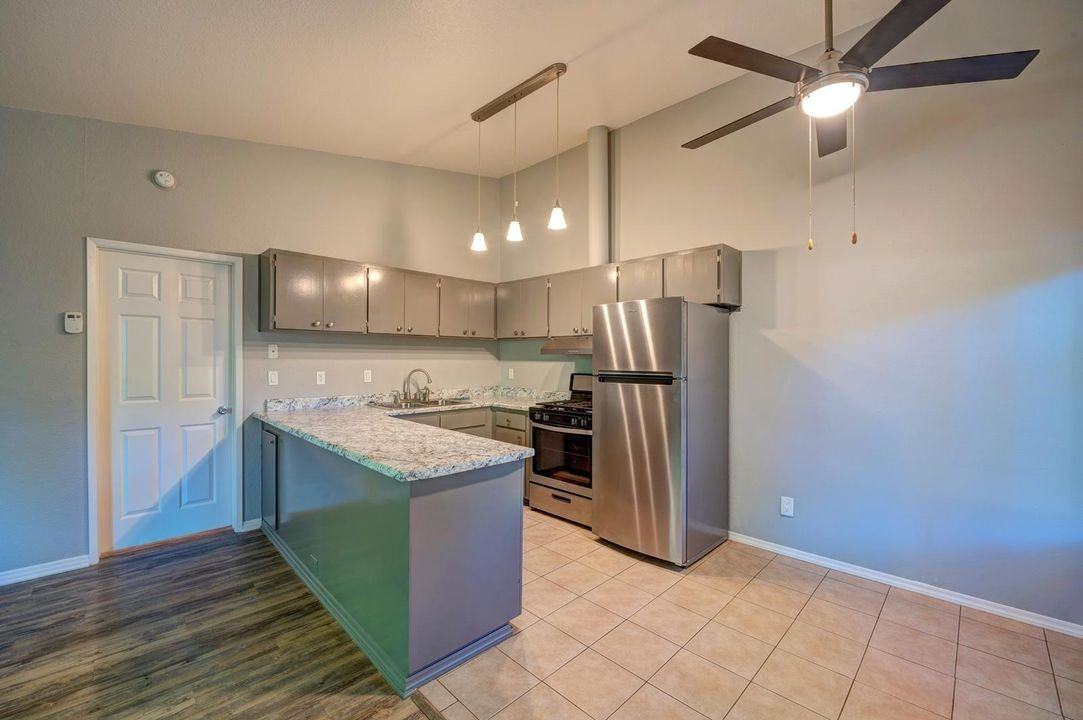 Sandpointe Apartments - Photo 6 of 50