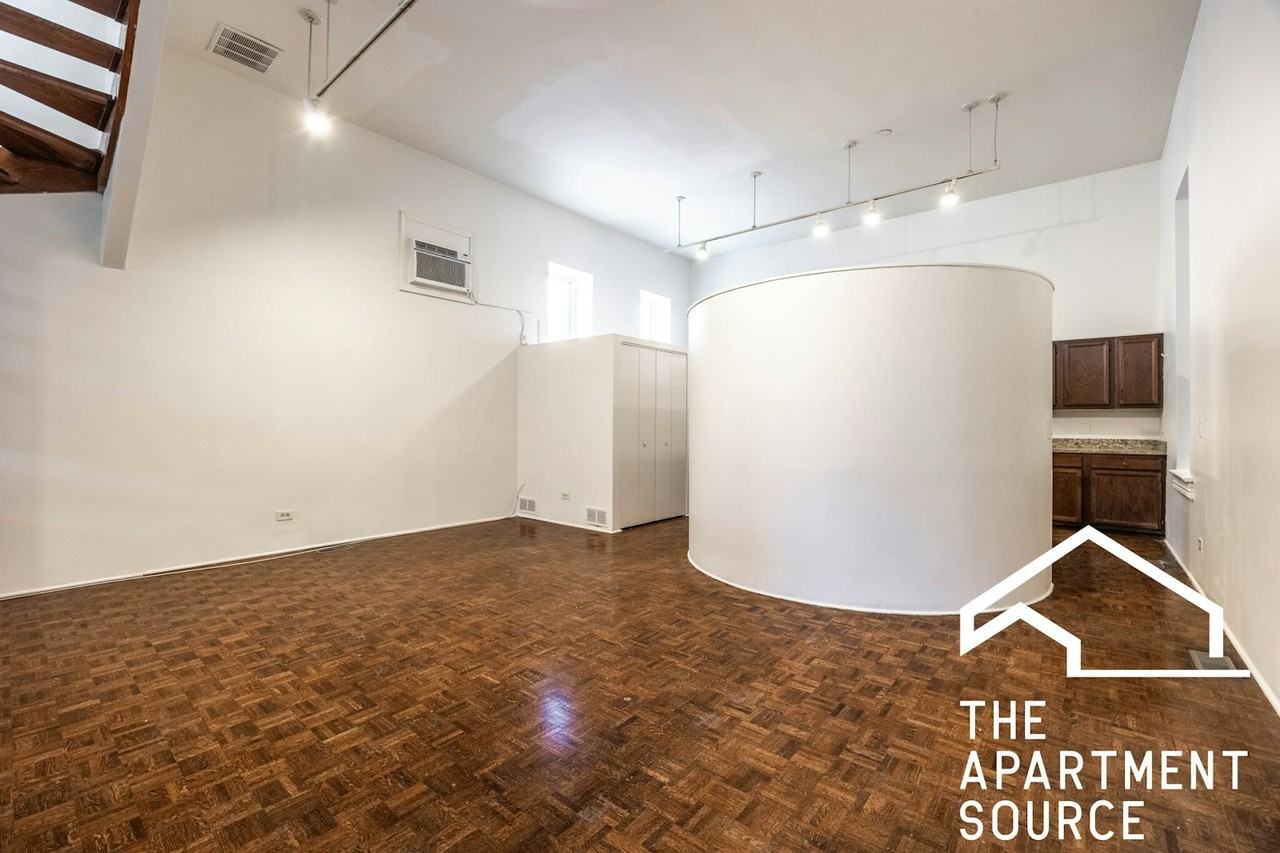 2059 North Clifton Avenue, Unit 1S - Photo 7 of 32