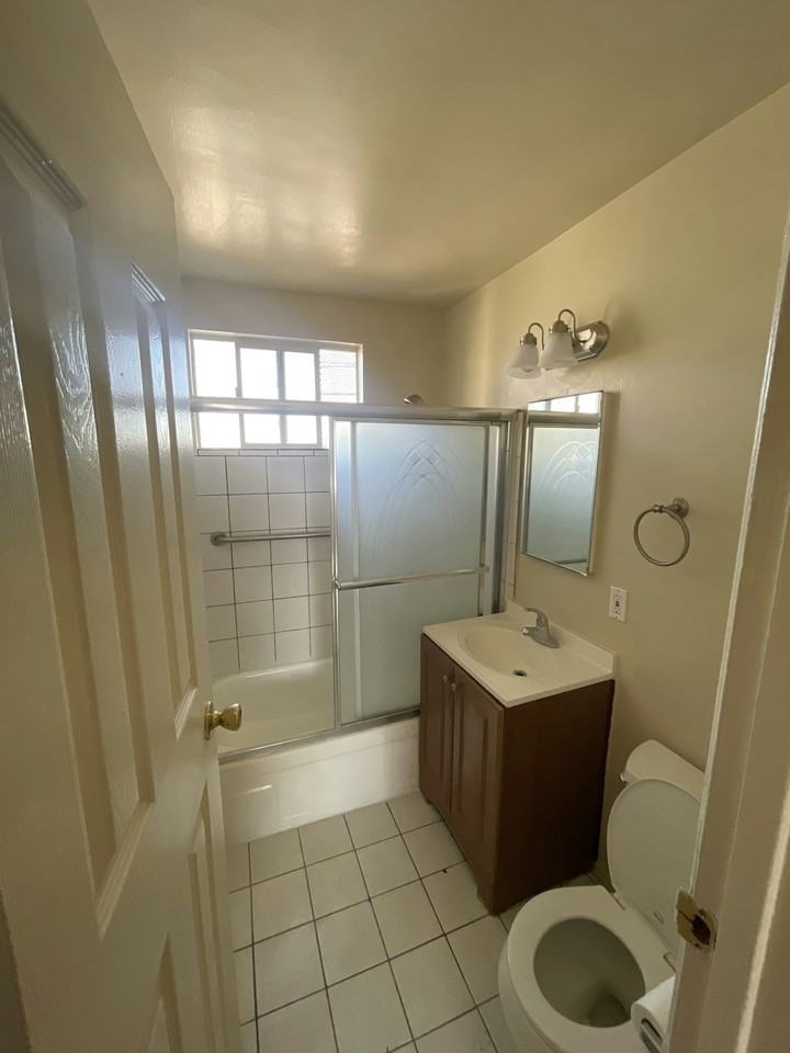 1023 East 12th Street, Unit Unit 3 - Photo 2 of 5