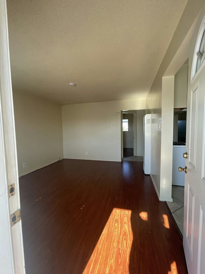 1023 East 12th Street, Unit Unit 3 - Photo 5 of 5