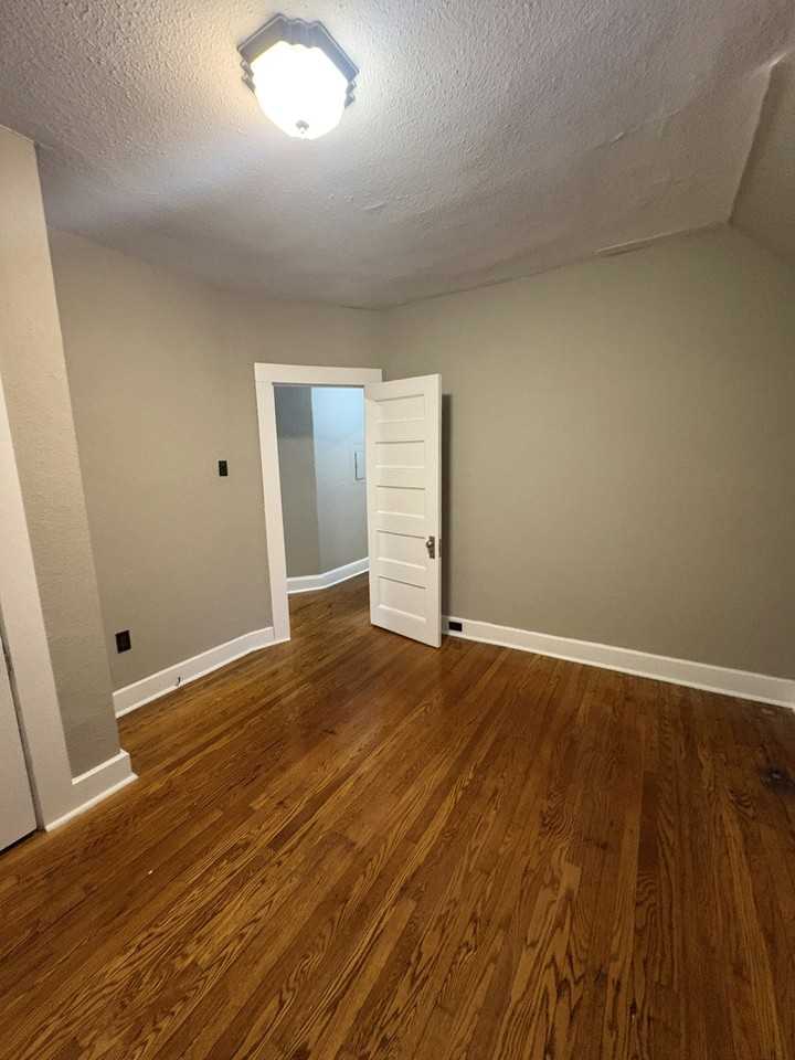 509 Monroe Avenue, Unit 5 RR - Photo 4 of 27