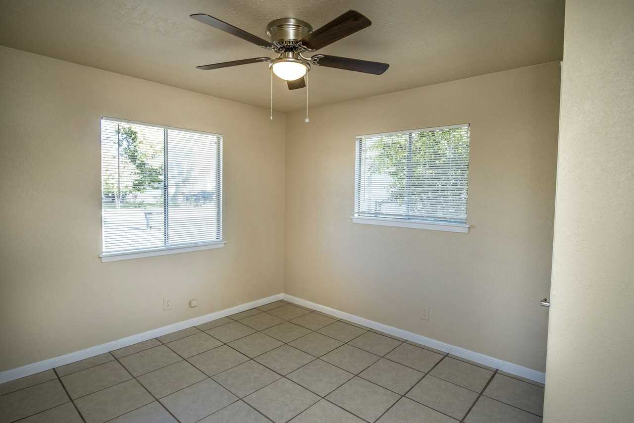 6916 Shady Grove Dr - Photo 2 of 17