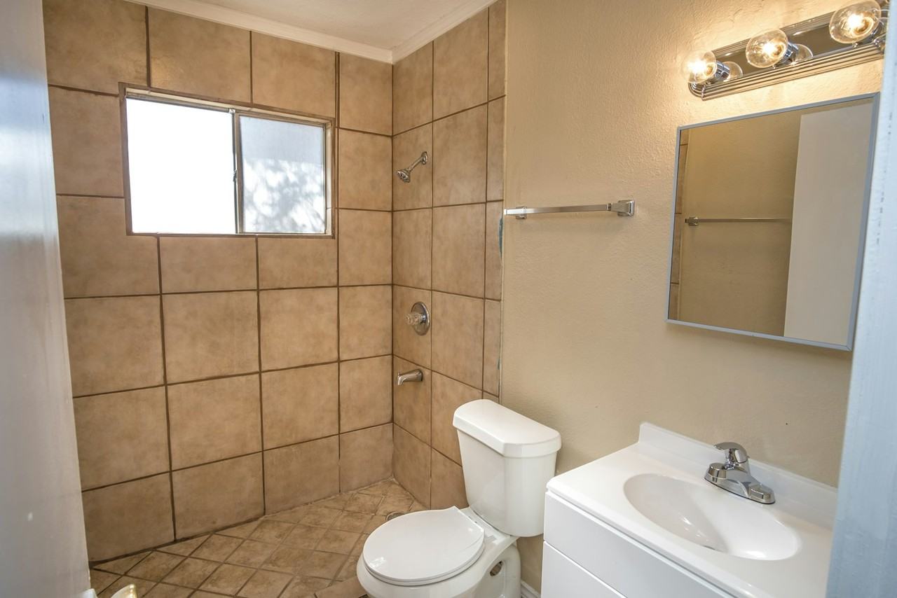 6916 Shady Grove Dr - Photo 3 of 17