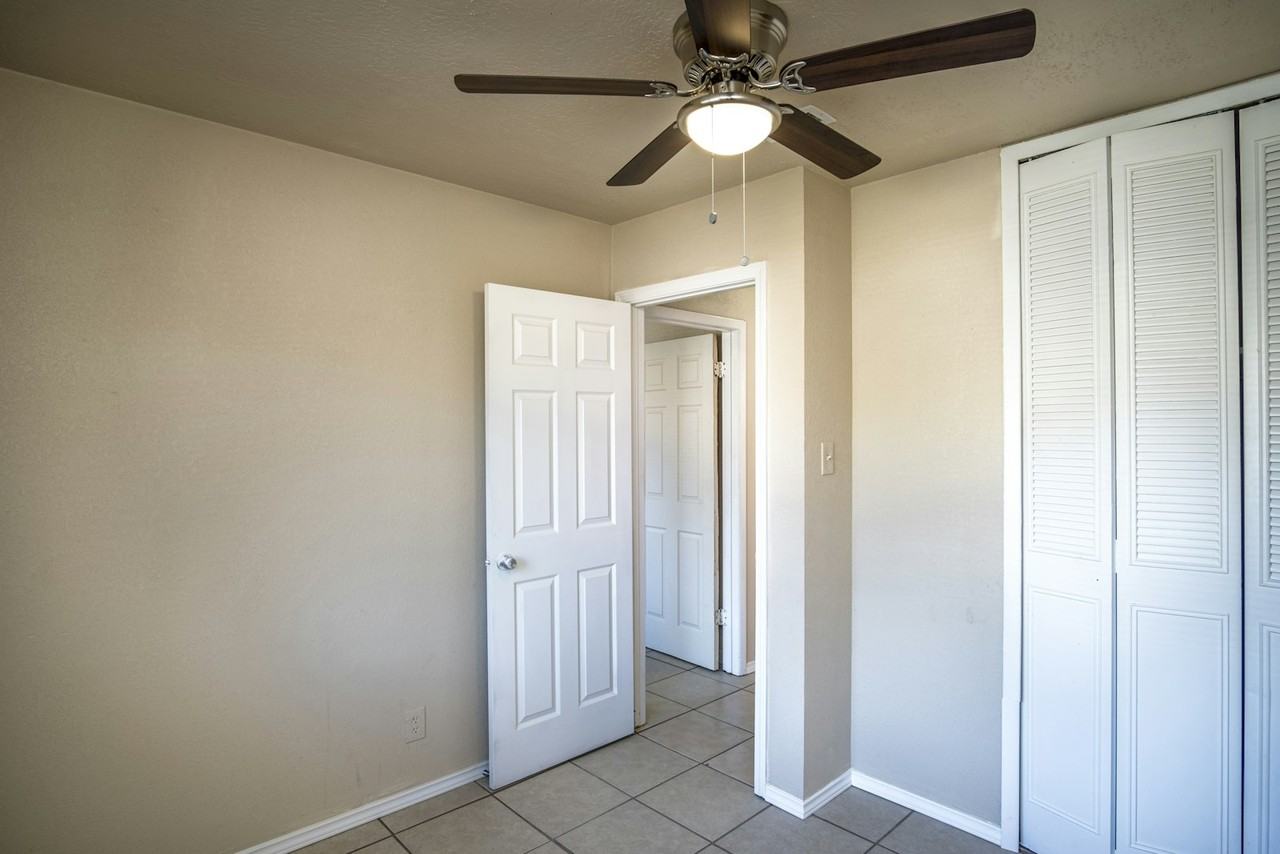 6916 Shady Grove Dr - Photo 4 of 17