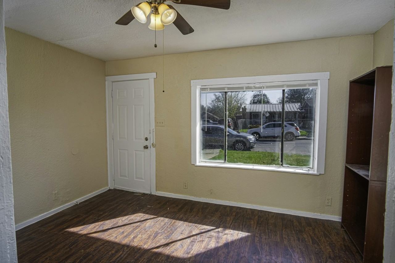 819 Larry Street - Photo 2 of 12