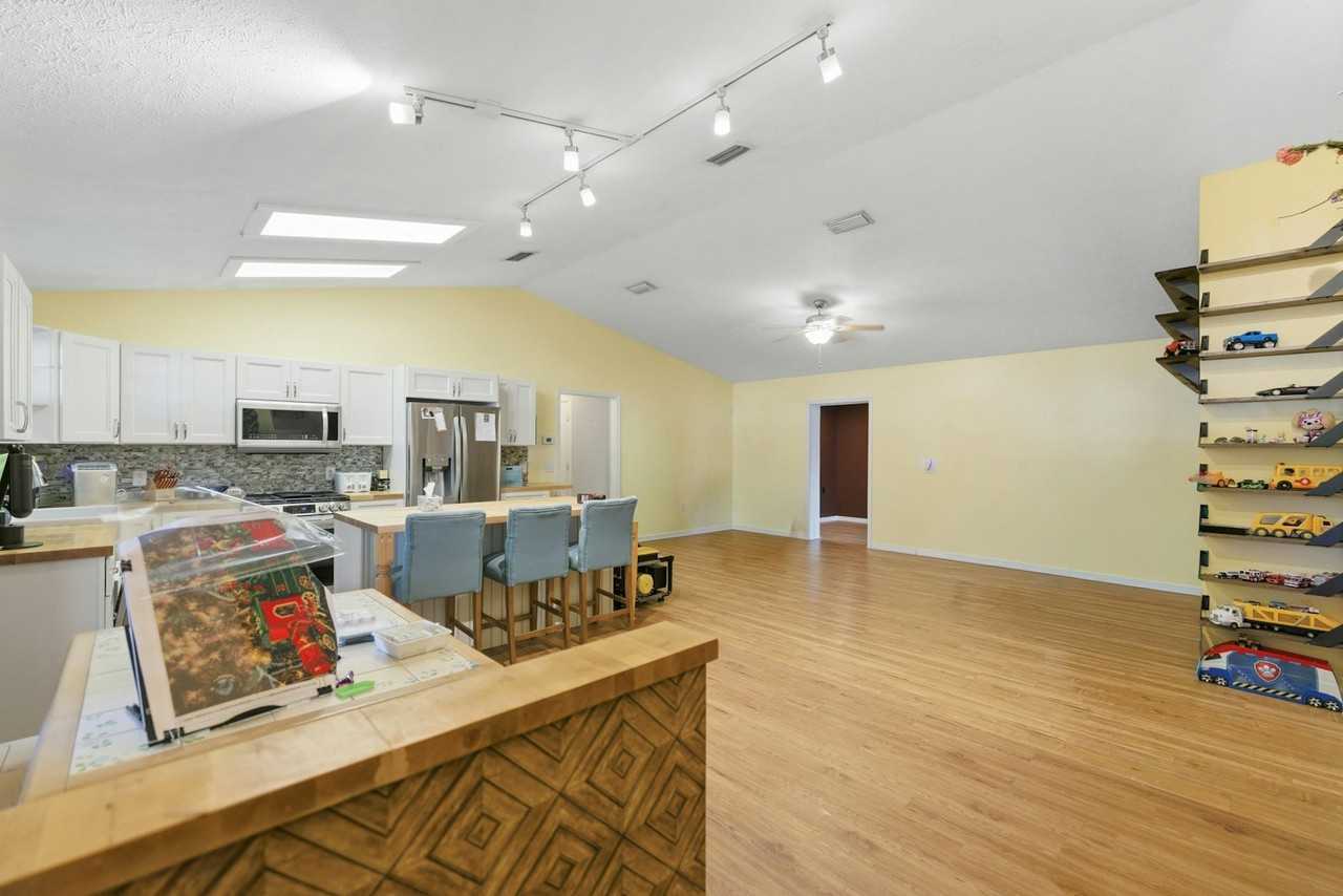 408 Etheredge Street - Photo 2 of 24