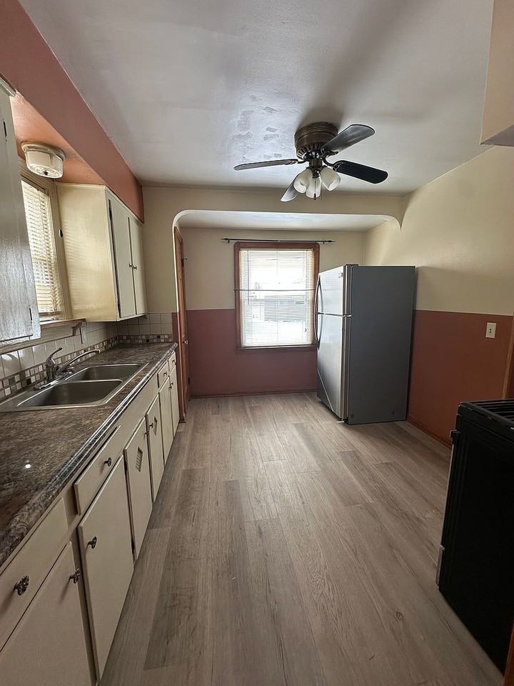 4811 Albertly Ave - Photo 4 of 12