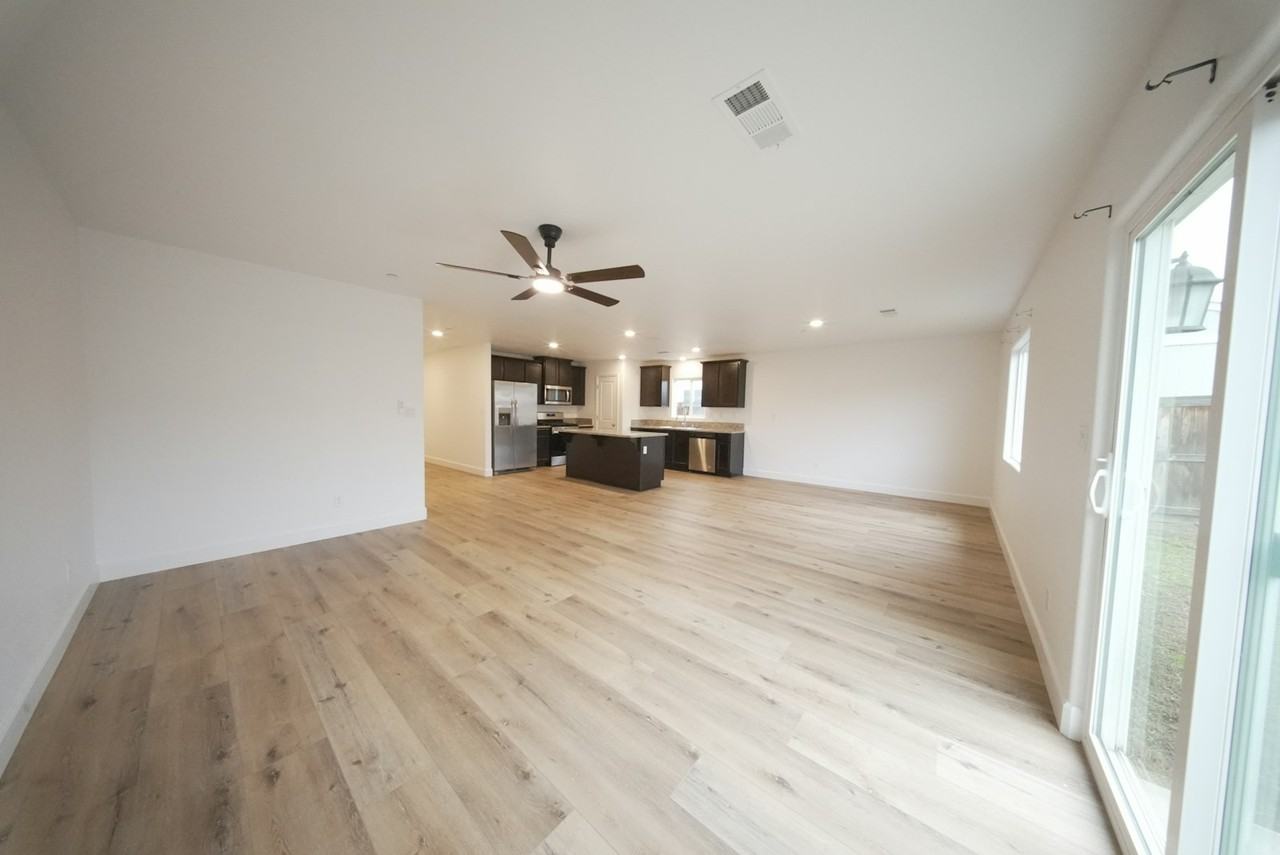 547 Virginia Ave - Photo 3 of 36