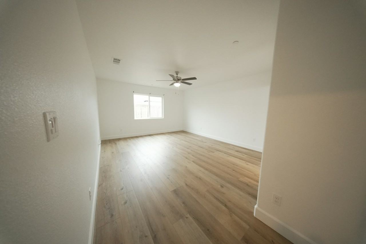 547 Virginia Ave - Photo 7 of 36