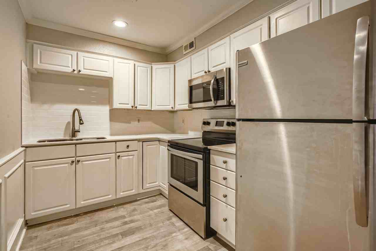 2144 Dunsford Terrace, Unit 4 - Photo 6 of 8