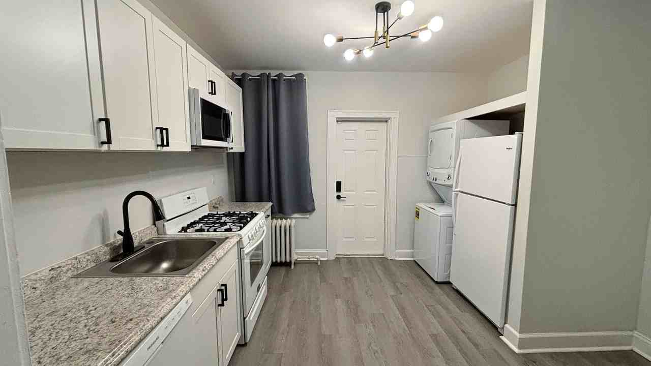 2712 Beryl Avenue - Photo 2 of 24