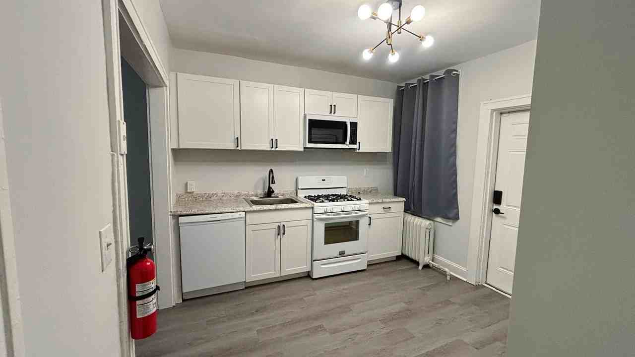 2712 Beryl Avenue - Photo 3 of 24