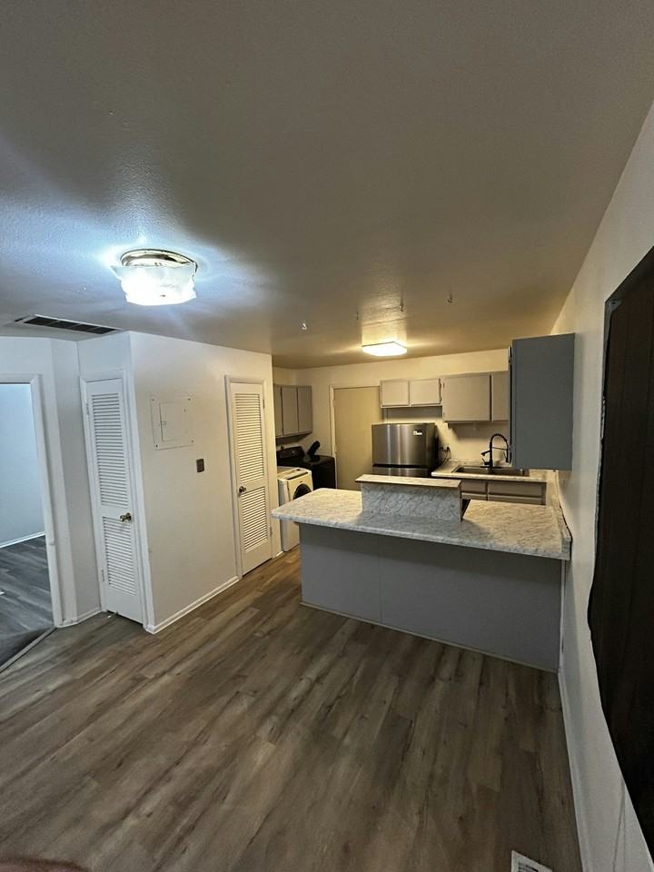 1206 Harris Avenue - Photo 7 of 16