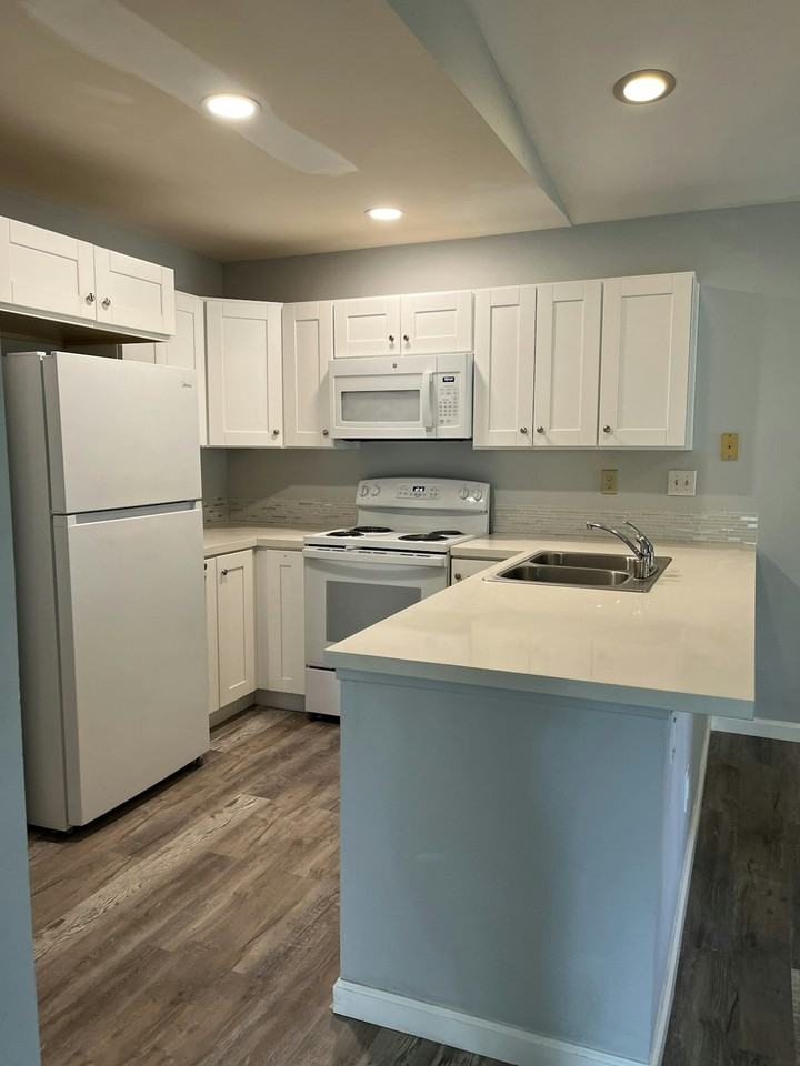 2425 Cranston Drive, Unit 15 - Photo 6 of 15