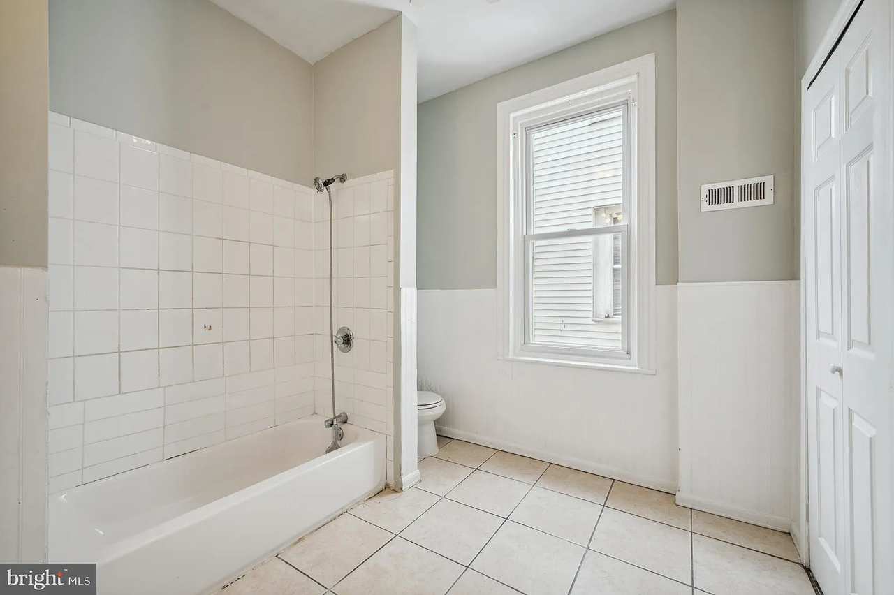 2014 W Oxford St #NA - Photo 3 of 17