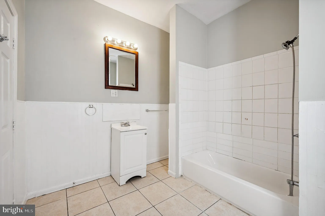 2014 W Oxford St #NA - Photo 6 of 17